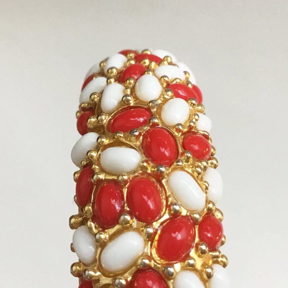 Kenneth Jay Lane KJL Red & White Plastic Cabochon Gold Tone Hinged Bracelet - Picture 11 of 15